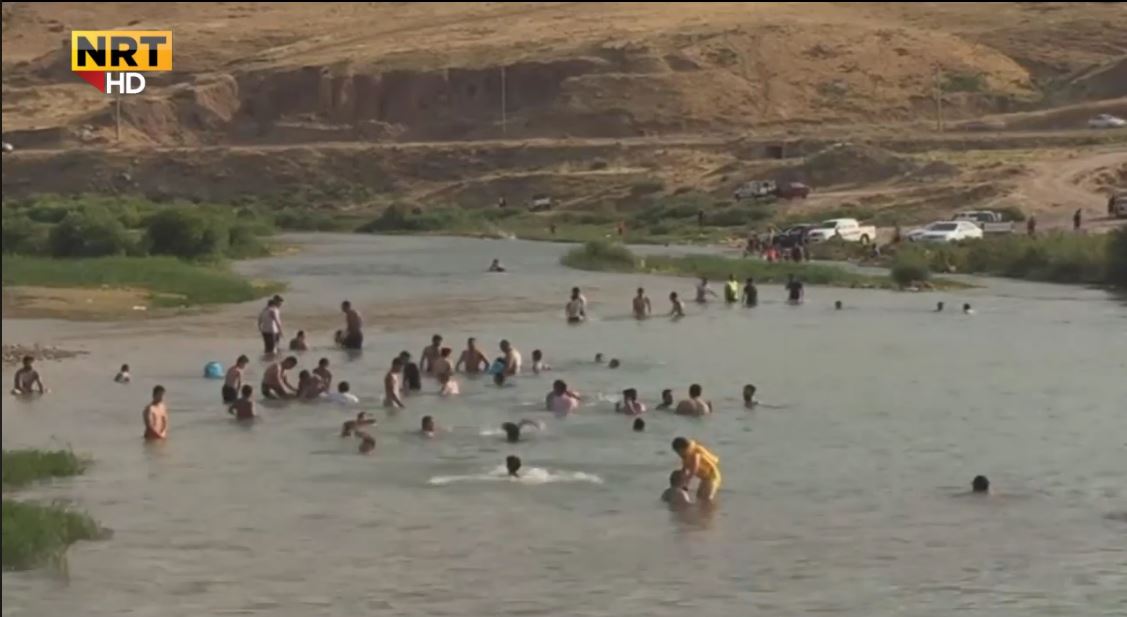 لە ١١ کەس پێکهاتوون