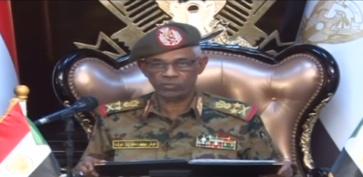 بيان للجيش السوداني: اعتقال البشير وإعلان حالة الطوارىء وتشكيل مجلس عسكري للحكم 