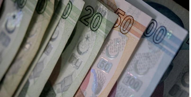 هبوط قيمة الليرة التركية بعد البدء بشحن اس - 400