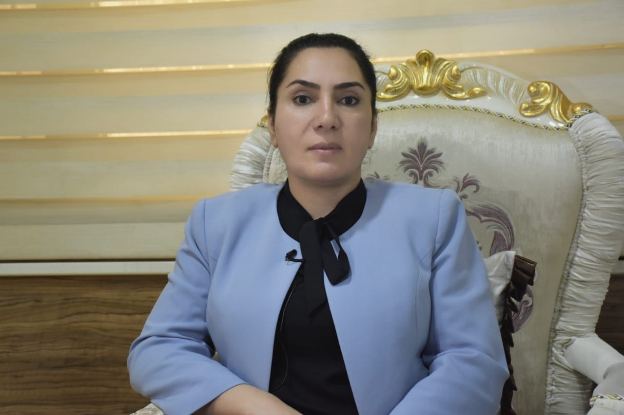 نائبة من الجيل الجديد تعثر على معتقل كردي في مطار المثنى