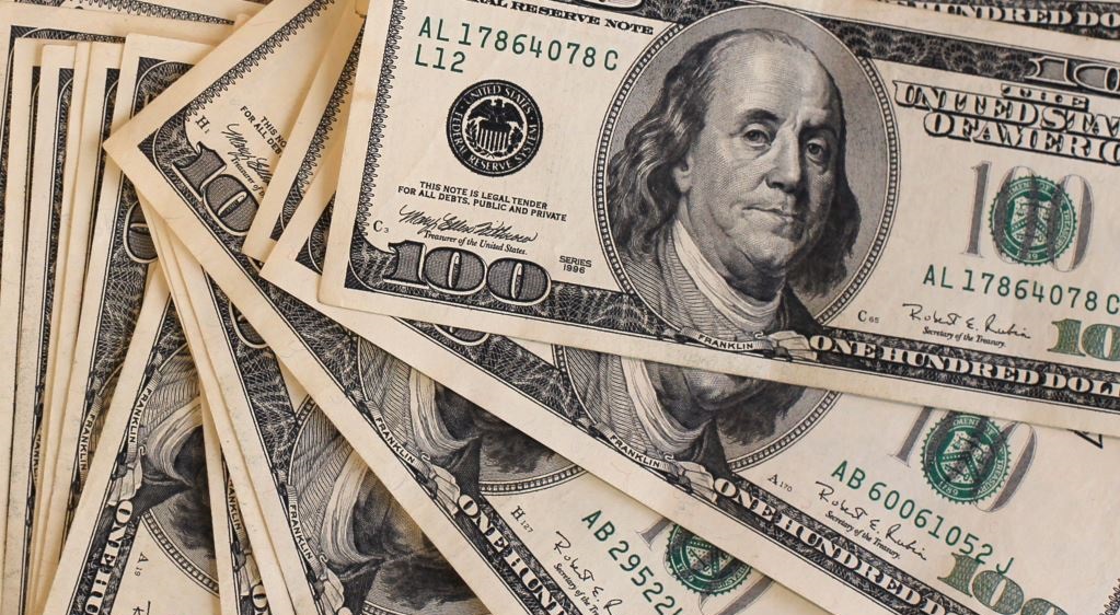 انخفاض في أسعار صرف الدولار اليوم