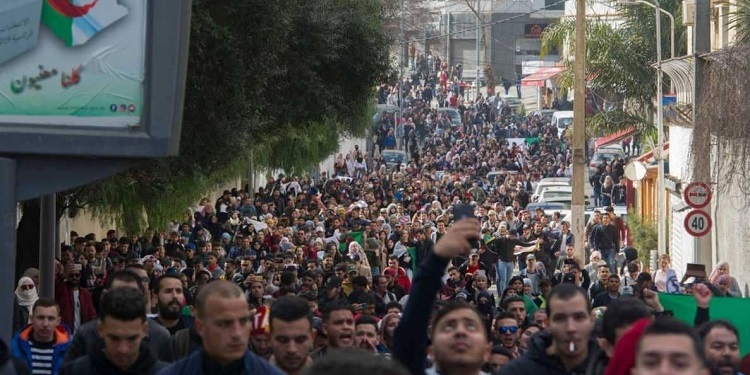 مئات الالاف يتظاهرون في اكبر الاحتجاجات ضد حكم بوتفليقة
