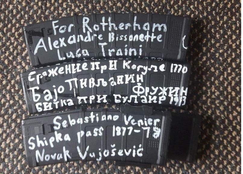 بالصور.. ماذا كتب منفذ هجوم نيوزيلندا على بندقيته؟