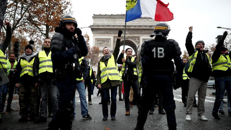 باريس: 8 قتلى منذ بداية احتجاجات السترات الصفراء