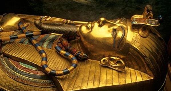 فيلم وثائقي يتحدث عن أسباب الوفاة الغامضة لعلماء آثار بعد فتحهم قبر 