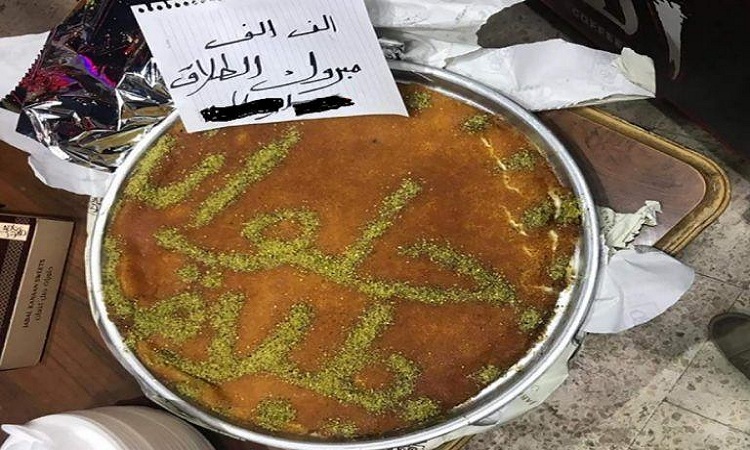 مواطن عربي يحتفل بطريقة غير مألوفة.. بعد الانفصال عن زوجته