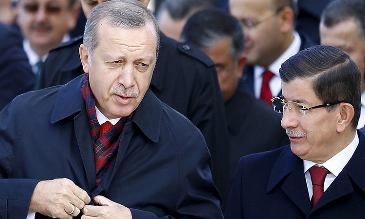 اوغلو يوجه انتقادات لاذعة لاردوغان