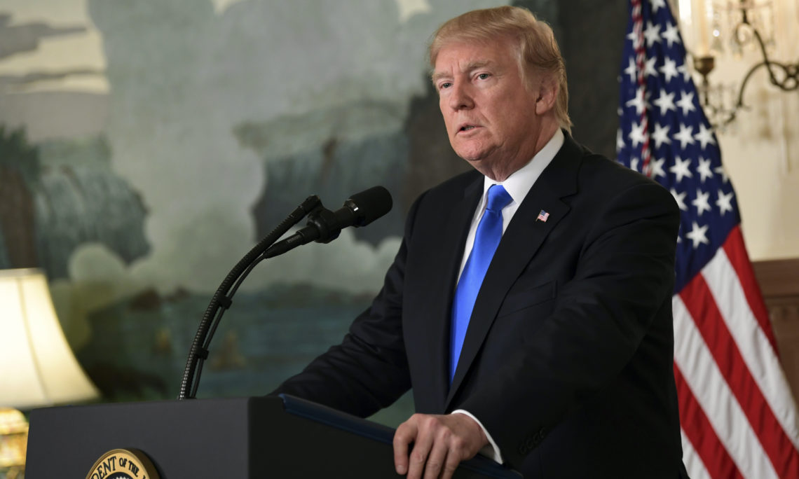 ترمب محذرا ايران: لا تهددوا الولايات المتحدة أبدا مرة أخرى