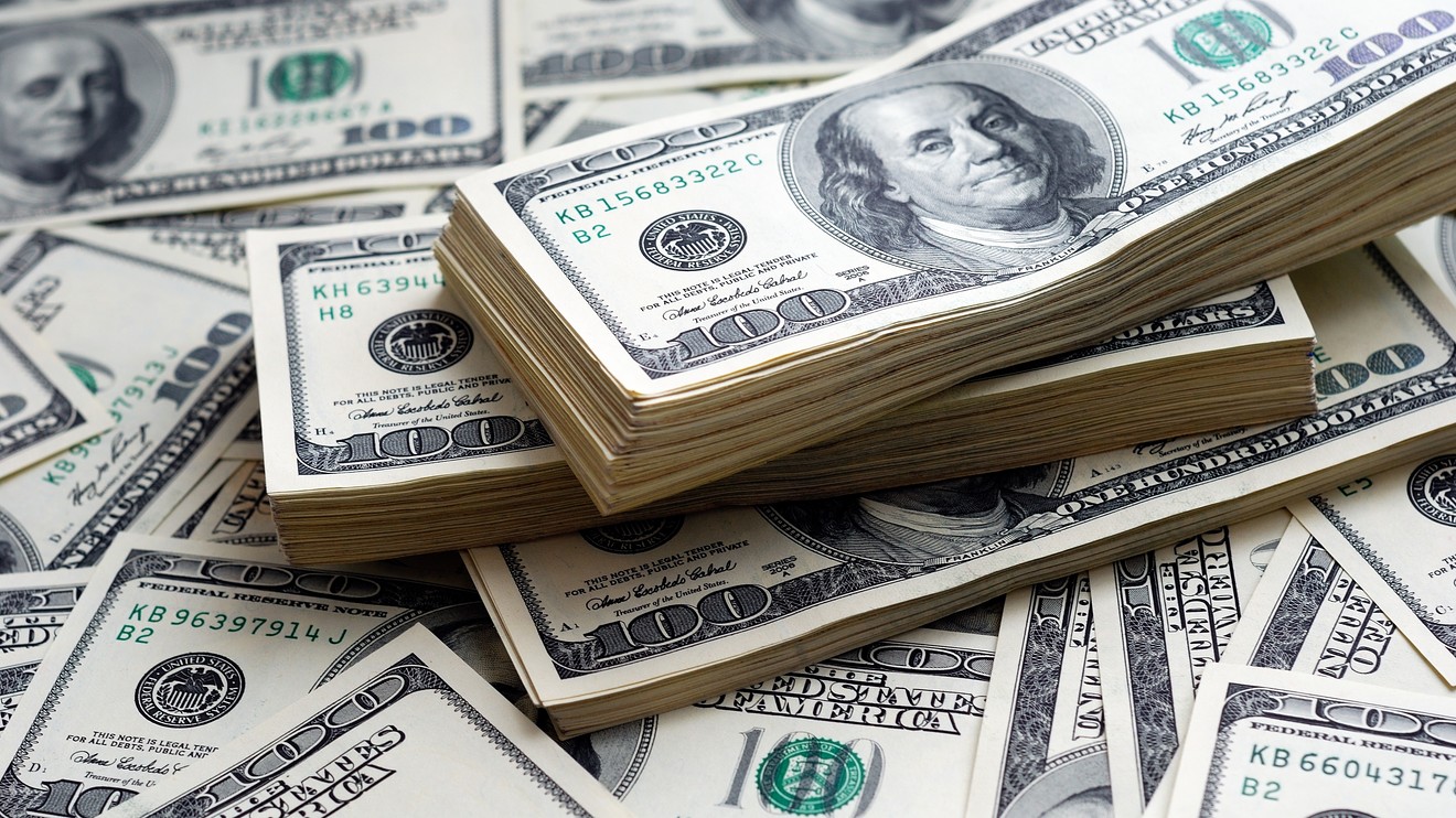 إرتفاع طفيف بسعر صرف الدولار أمام الدينار العراقي