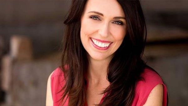 ماذا تعرف عن أصغر رئيسة وزراء في العالم