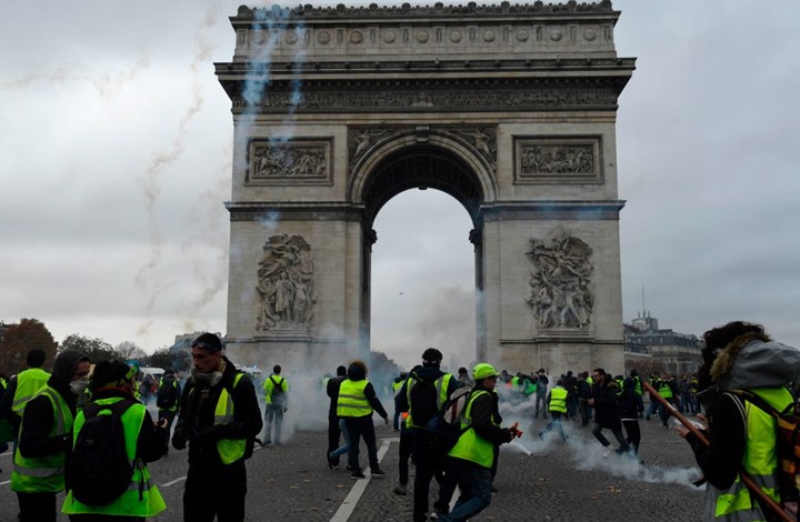 ماكرون يرفض تبرير احتجاجات 