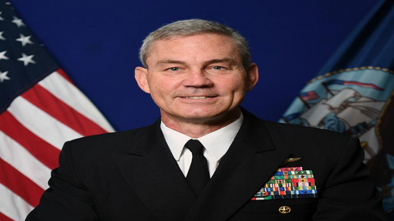 العثور على قائد البحرية الأمريكية في الشرق الأوسط ميتا