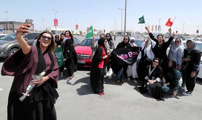 رقص فتيات في شوارع الرياض يثير ضجة في السعودية
