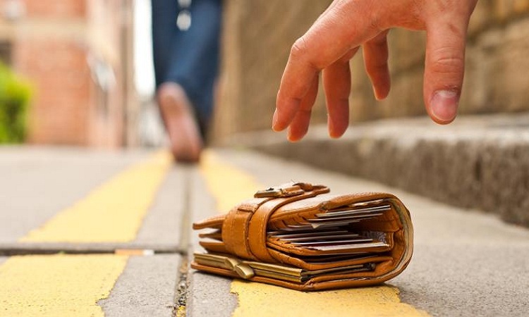 تجربة عالمية لكشف أمانة الناس والنتائج غير متوقعة باستثناء دولتين