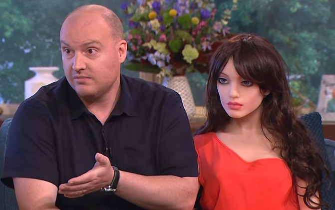 منظمات نسوية تتحالف وتتحرك ضد دمى الجنس