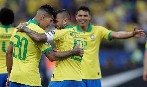 البرازيل تسحق البيرو وتصعد لربع نهائي كوبا أميركا