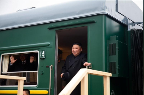 الزعيم الكوري الشمالي يصل الأراضي الروسية للقاء بوتين في أول زيارة منذ 2011