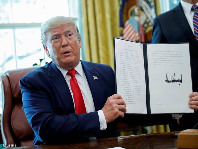 ترمب يوقع قرارا تنفيذيا بفرض عقوبات مشددة على إيران