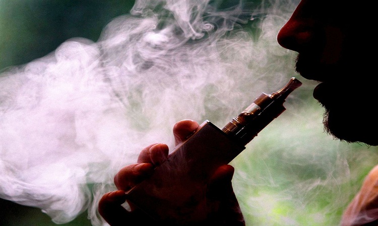 اول حالة وفاة بسبب السجائر الالكترونية