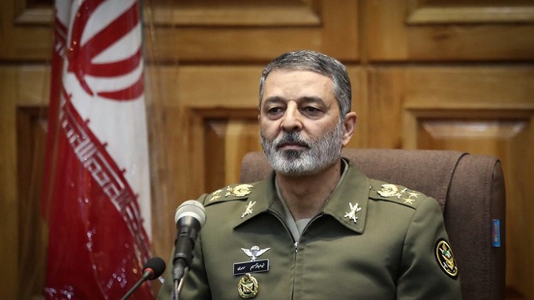 قائد الجيش الإيراني يتوقع هجوما قريبا ضد بلاده