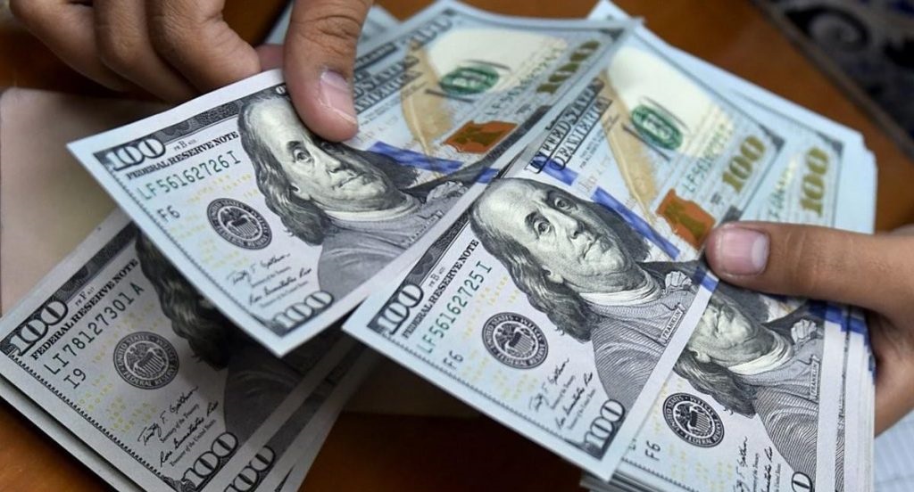 انخفاض طفيف في سعر صرف الدولار صباح اليوم