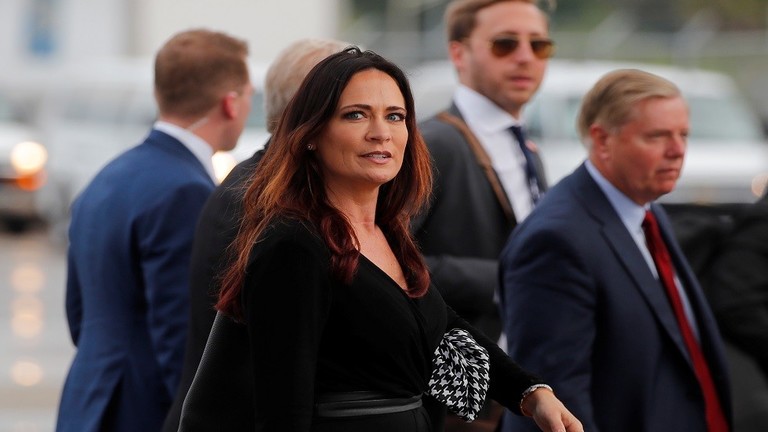 بعد عملها لدى زوجة ترمب.. الاخير يعين ناطقة جديدة باسم البيت الابيض