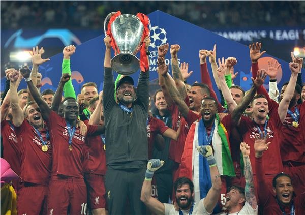 بالصور..ليفربول يفوز  وينتزع لقب دوري أبطال أوروبا