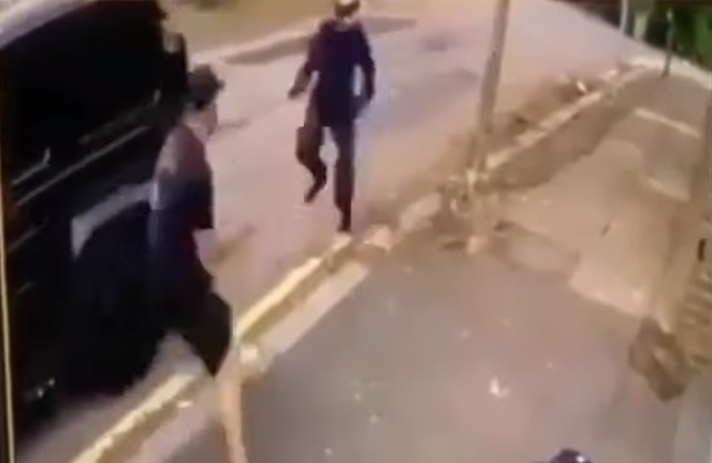 بالفيديو.. مسعود اوزيل يتعرض لهجوم مسلح في لندن