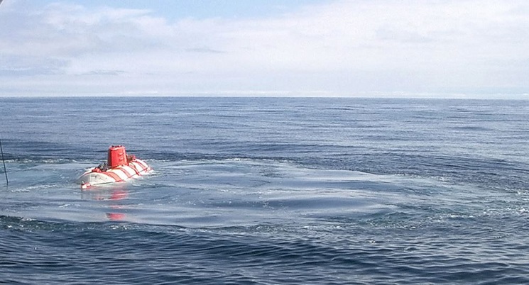 روسيا تعلن مقتل بحارة في حريق بغواصة للبحث العلمي