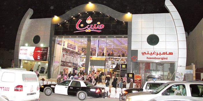 السعودية: اعتقال شخص تحرش بامرأة داخل مطعم في الرياض 