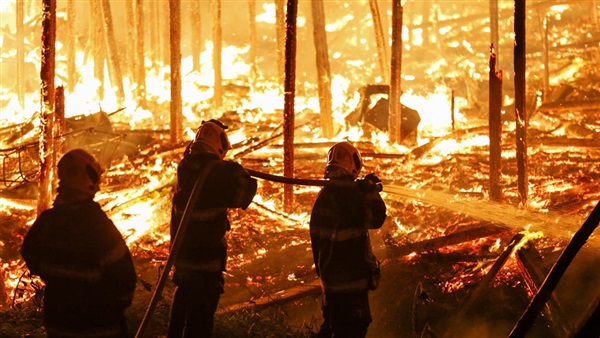 البرازيل ترفض مساعدة فرنسا لاطفاء حرائق الامازون.. وتهاجم ماكرون