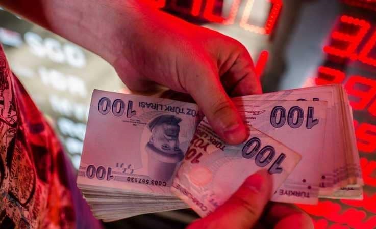 الليرة التركية تسجل هبوطا حادا أمام الدولار