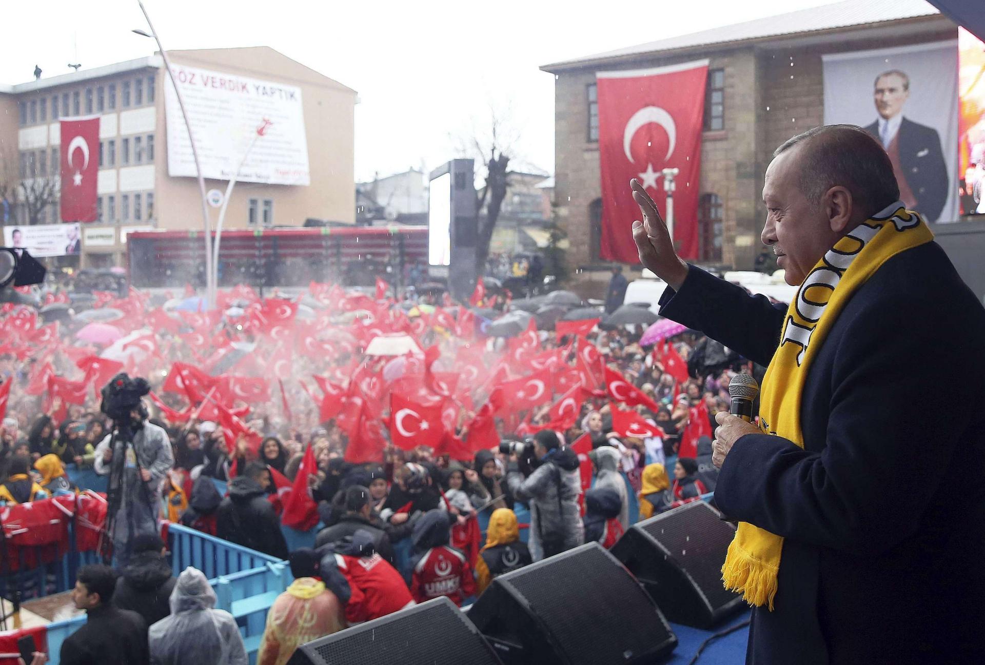 تقرير: أردوغان يواجه مخاطر في الانتخابات المحلية في تركيا