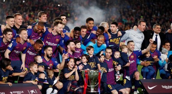بالصور.. برشلونة يحتفل بفوزه بلقب الدوري للمرة الـ 26 في تاريخه 