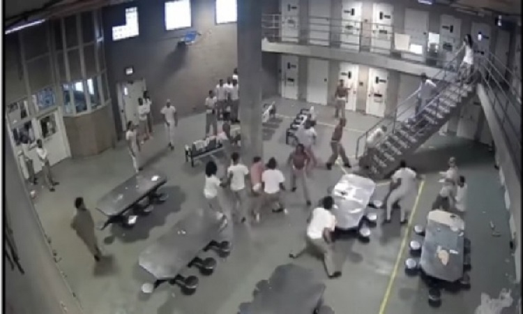 البرازيل: قطع رؤوس ومقتل العشرات في اشتباكات داخل سجن