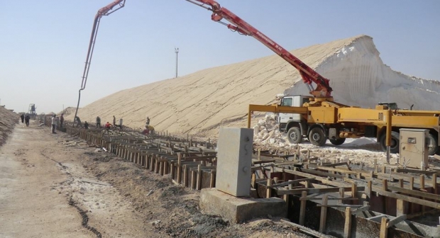 محافظ المثنى يطالب بإلغاء عقود الاستثمار لمعامل الاسمنت الحكومية ومملحة السماوة