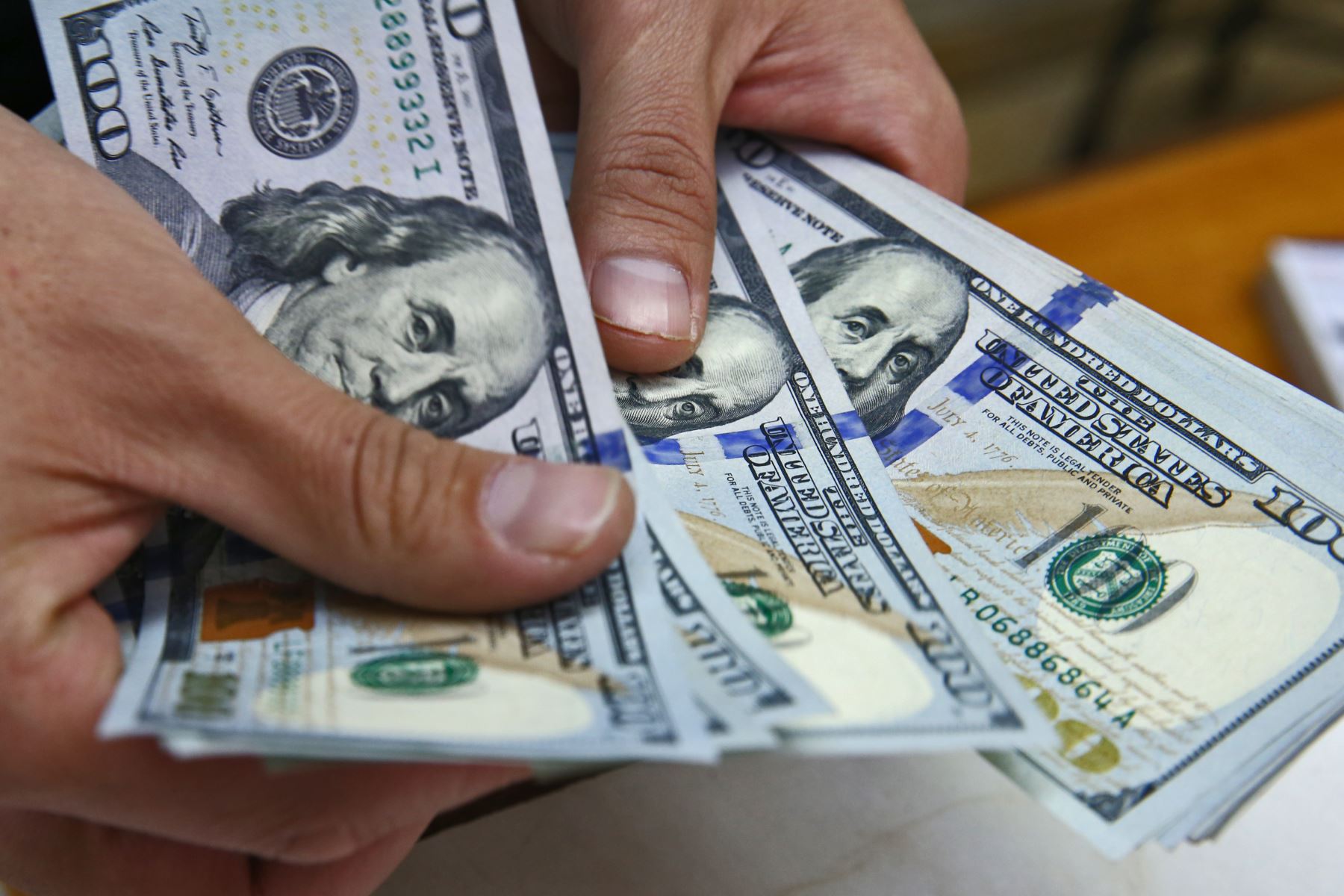 استمرار انخفاض سعر صرف الدولار في أسواق كردستان