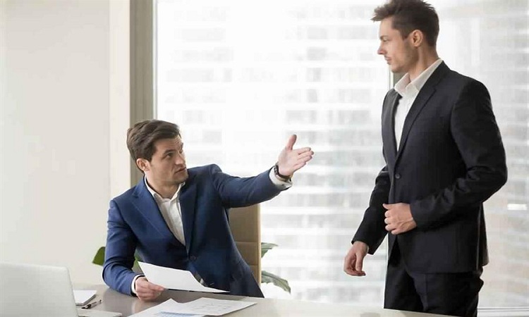برر لرئيسه سبب تأخره عن العمل.. فحكمه القضاء 7 سنوات