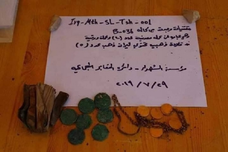 بالصور..مقتنيات لضحايا الانفال بمقبرة جماعية في بادية السماوة