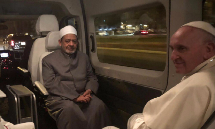 لأول مرة.. البابا فرنسيس وشيخ الأزهر يقيمان في بيت واحد