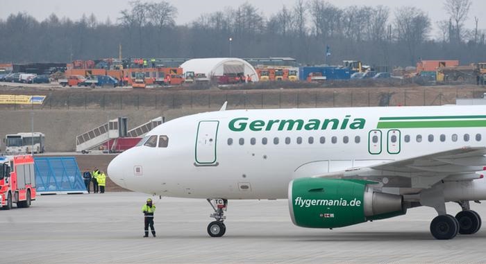 كبرى شركات الطيران الألمانية تشهر إفلاسها