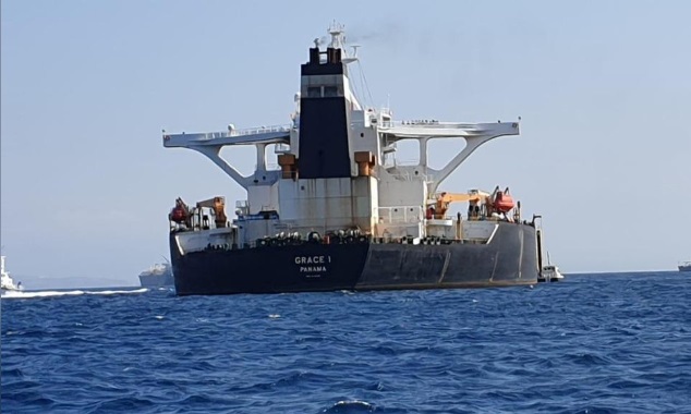 بريطانيا تحتجز ناقلة ايرانية تحمل النفط الخام لسوريا