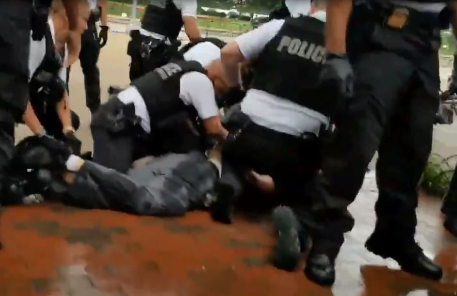 بالفيديو.. هذا ما حدث قبل ان يلقي ترمب كلمته في عيد الاستقلال