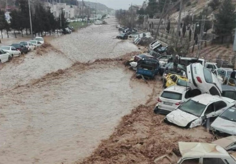 السلطات الإيرانية: السيول تهدد نحو 400 الف شخص في محافظة خوزستان