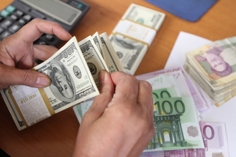 أسعار الدولار تسجل انخفاضا في بورصات العراق