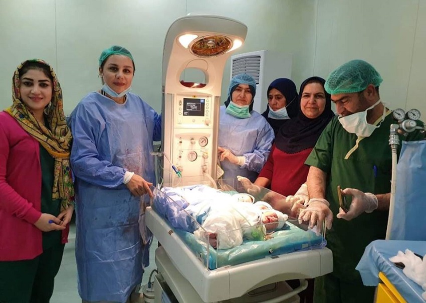كلار.. إمرأتان تنجبان توأمين ثلاثيين في يوم واحد