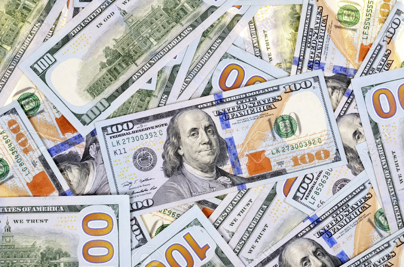 انخفاض طفيف في سعر صرف الدولار صباح اليوم