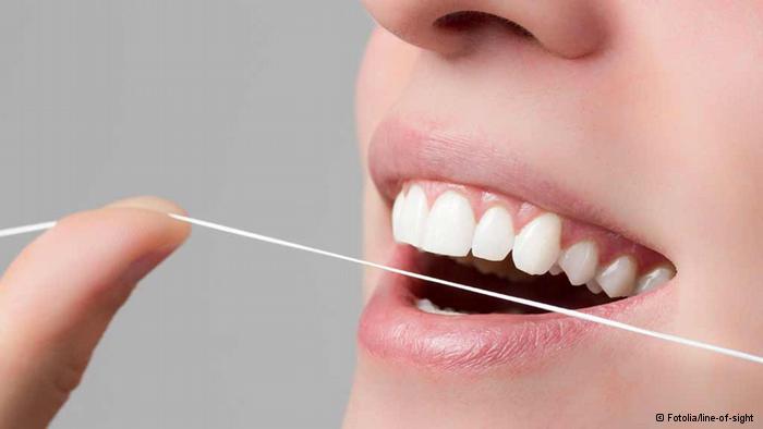 دراسة: خيط الأسنان قد يسبب مشاكل صحية خطيرة