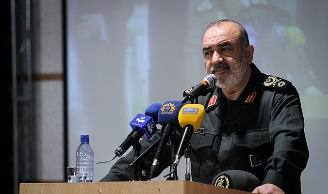 جنرال إيراني: أصبحنا قوة لا يستهان بها.. ونحارب العدو من البحرين المتوسط والأحمر 