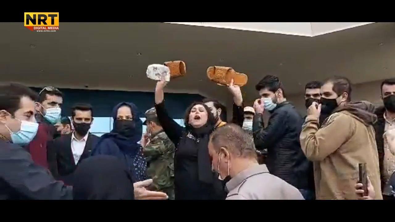 أربيل .. احراق مساعدات اميركية من قبل ذوي شهداء حرب داعش
